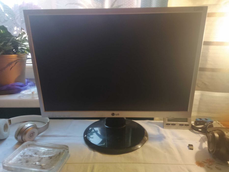 Monitor LCD 24 sprawny