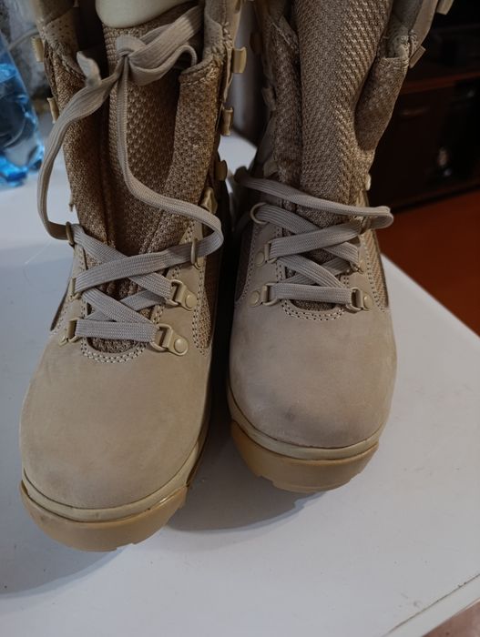 Берці DAVOS ALFA ПIСОК
РОЗМІР 38. Довжина устілки 25
Витримають високі