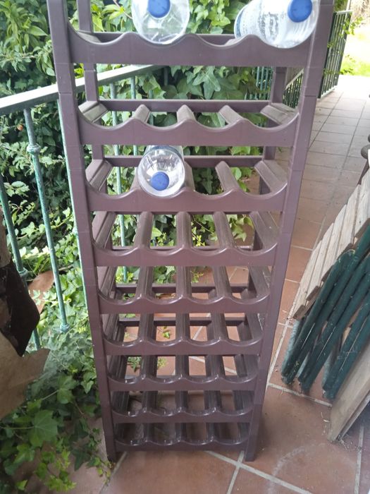 Garrafeira em Pvc com 10 secções de 4 garrafas cadacastanho secção