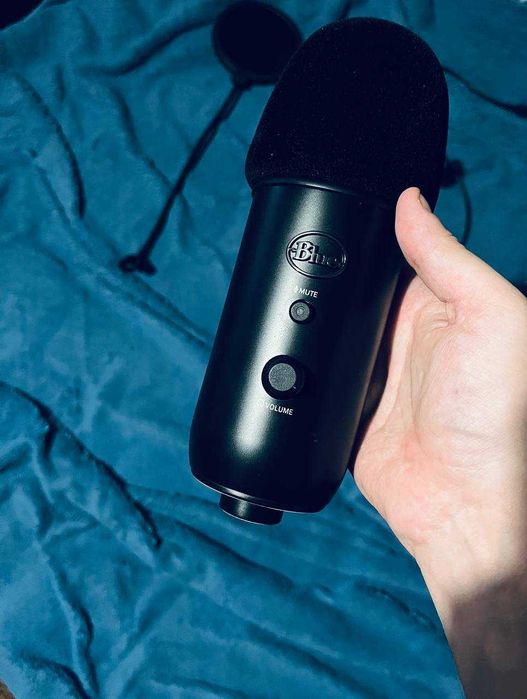Микрофон Blue Yeti (black)