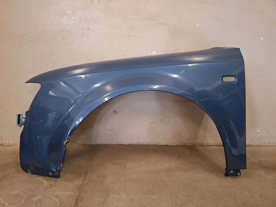 BŁOTNIK LEWY PRZÓD PRZEDNI AUDI A4 B6 LAK: LZ5W NR230