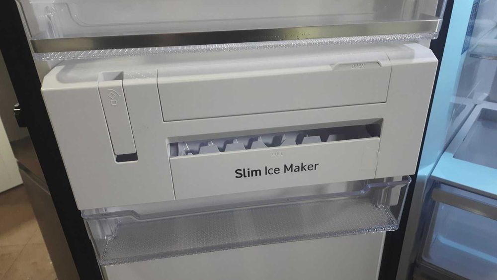 Морозильна камера Samsung RZ32M753EB1