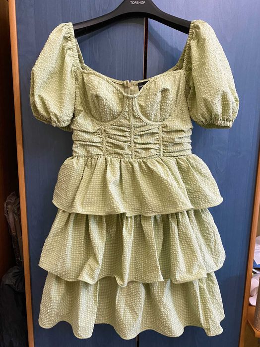 Гарна романтична сукня prettylittlething