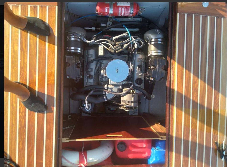 Barco de fibra e madeira motor Volvo Penta V6