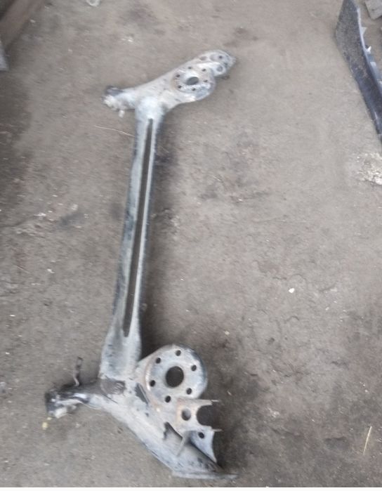 Балка задняя Toyota Prius V 12-17 4210164010