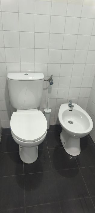 Lavatório, sanita e bidé