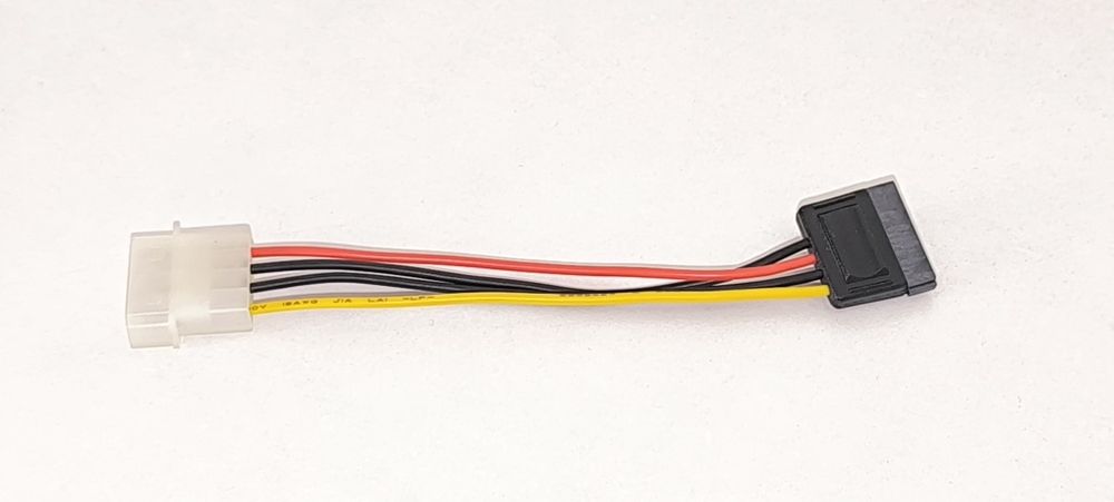 Adapter kabel zasilający Molex do SATA 16 cm do komputera PC