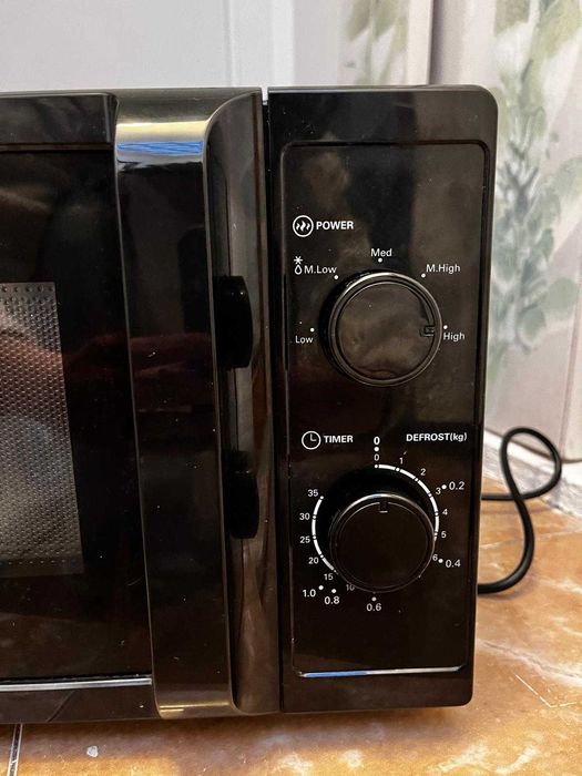 Micro-ondas da marca ELECTRÓNIA