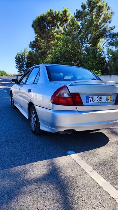 Mitsubishi lancer (BOM ESTADO)