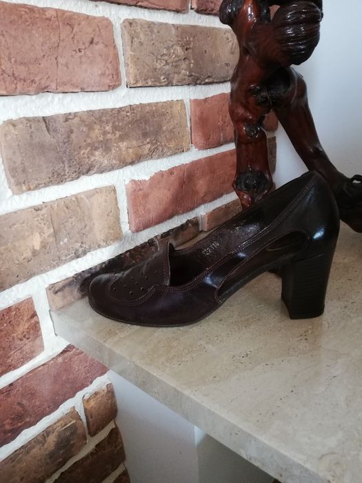 Czółenka na słupku skóra 37