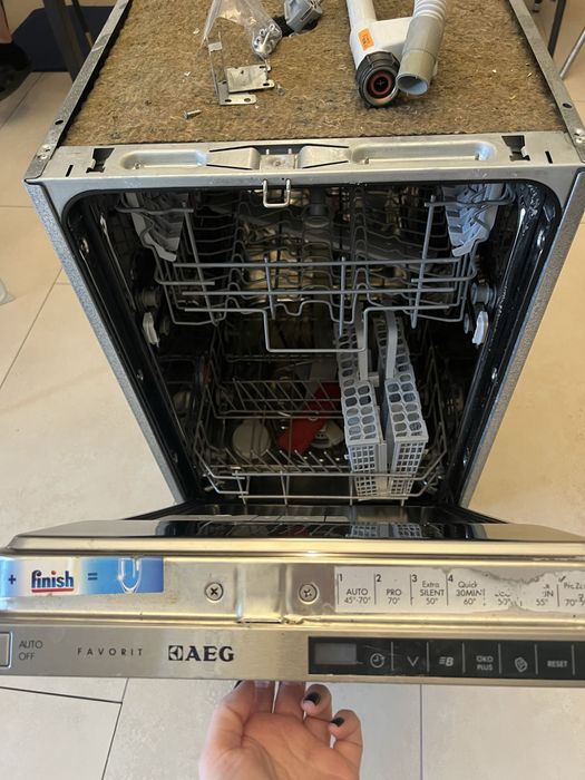 Посудомийна машина AEG F88400VI0P під ремонт