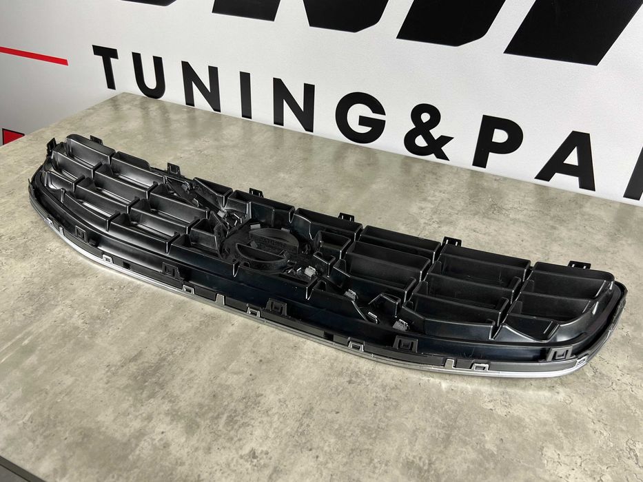 Решітка радіатора - Volvo S60 ( до рест ) 30795039