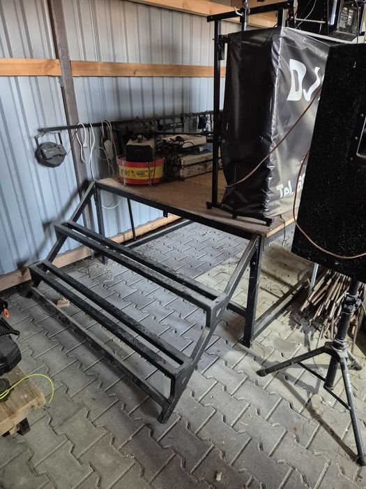 Podest, scena, podwyższenie