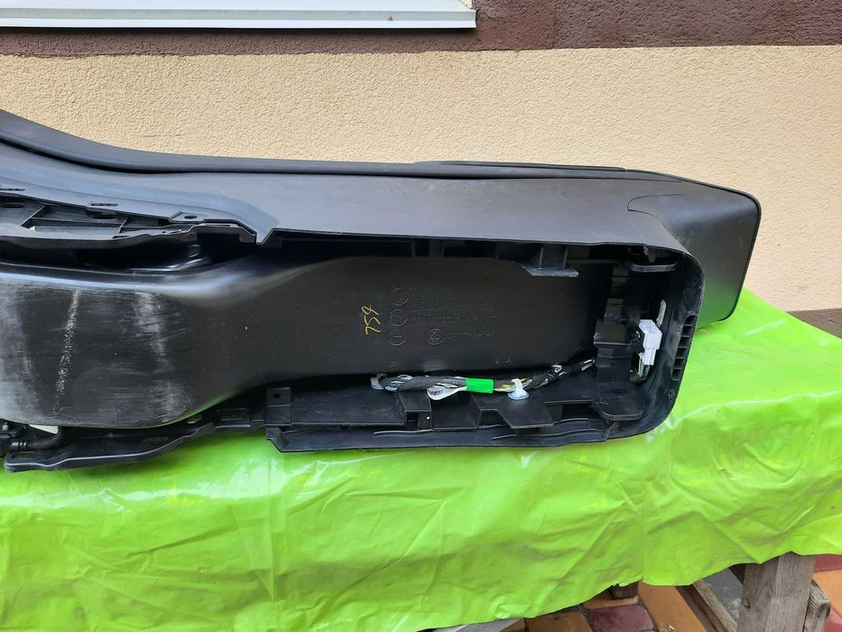 Центральная консоль Tesla Model 3.