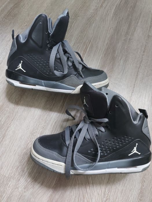 Кросівки шкіряні NIKE JORDAN підліткові!! Розмір 35-35,5 устілка 22-22