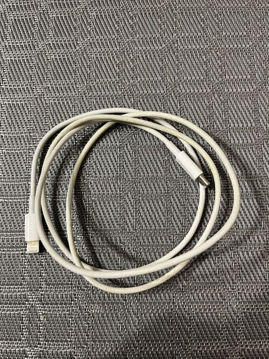 Продам Airpods 2 +два кейса Оригинал б/у