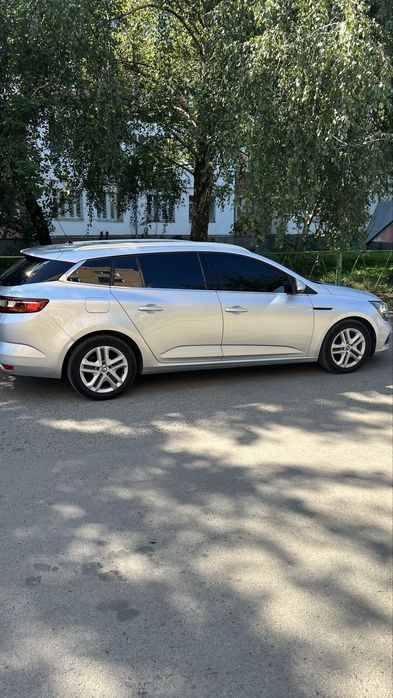 Автомобіль рено меган 4