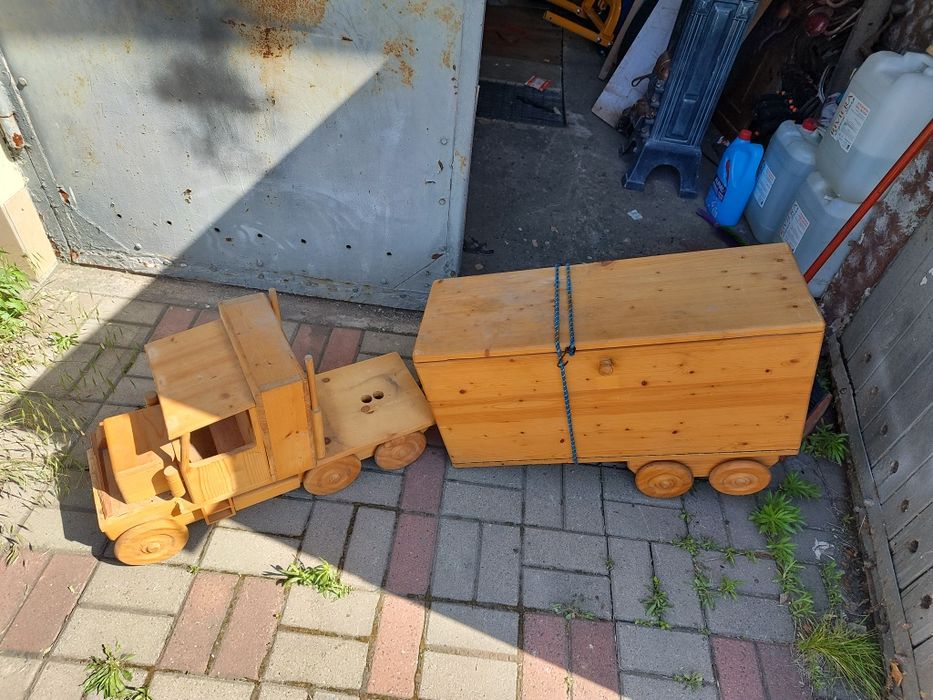 Ciężarówka na zabawki drewniana