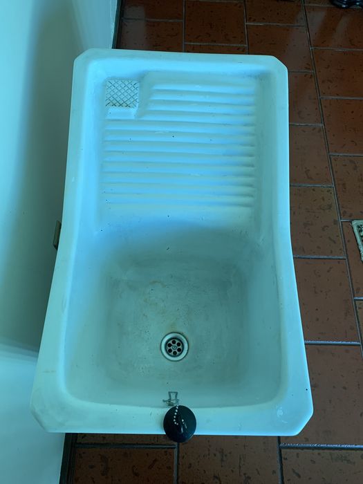 Tanque lavar roupa leve, em bom estado