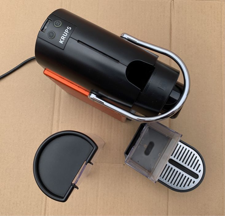 Pequeno arranjo - Máquina de café Krups Nespresso Pixie