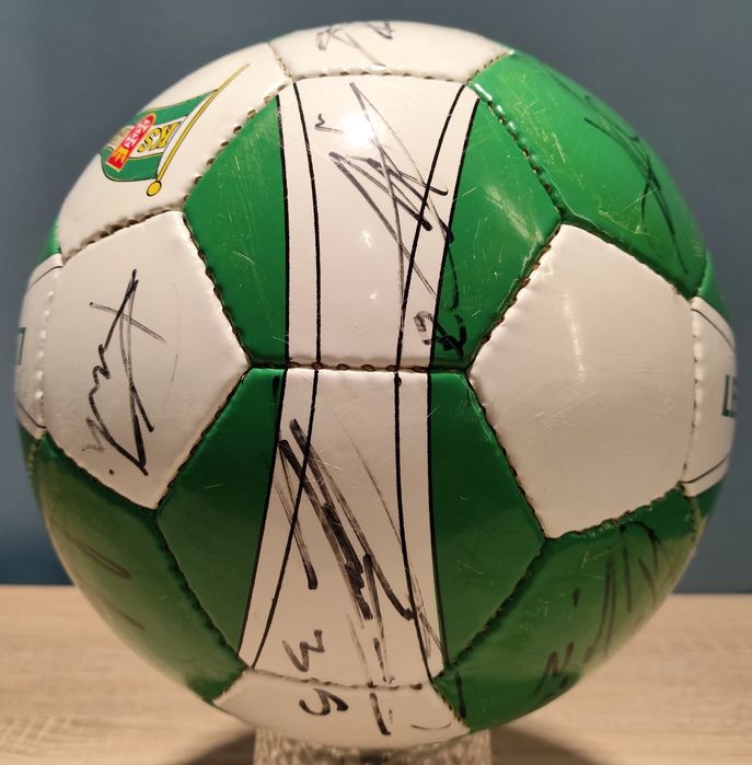 Piłka z podpisami drużyny Lechi Gdańsk