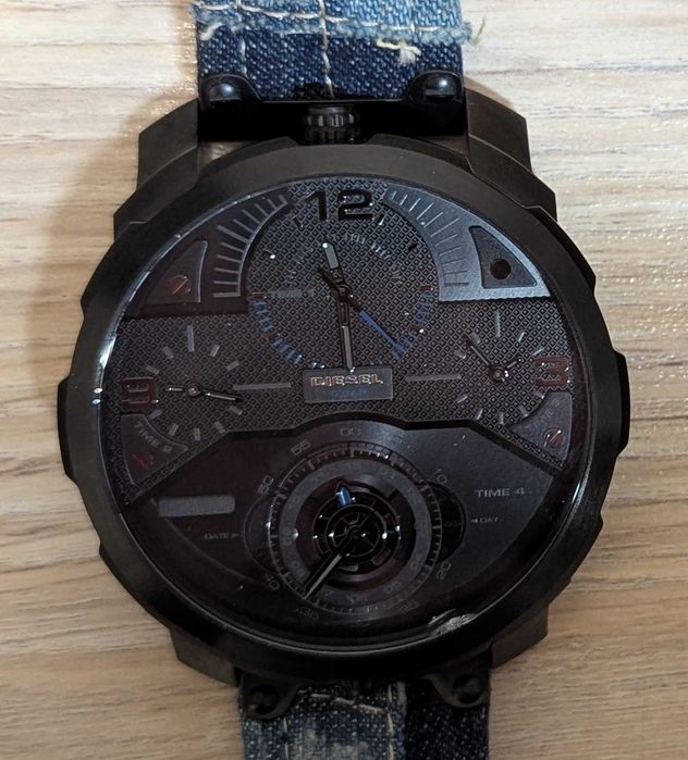 Часы Diesel DZ4309 Machinus DZ7381