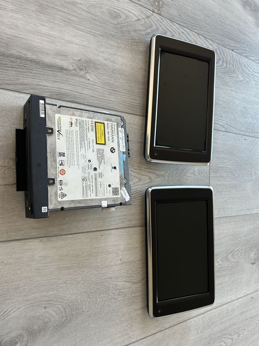 Монітори задніх пасажирів з блоком мультимедія BMW система RSE nbt.