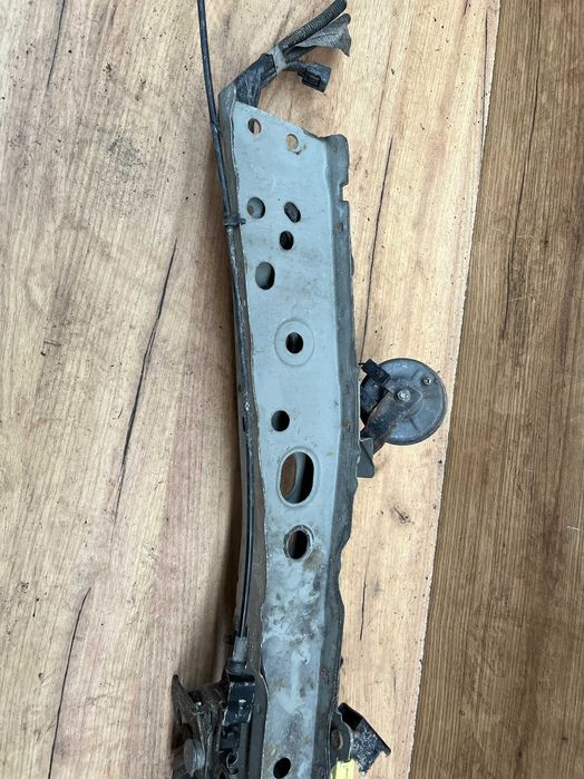 Belka górna z zamkiem Nissan Micra K13