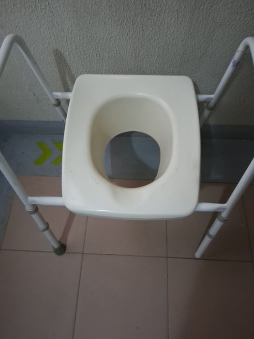 Cadeira Sanitárita/Banho 3 em 1 / 3-in-1 Toilet/Shower Chair