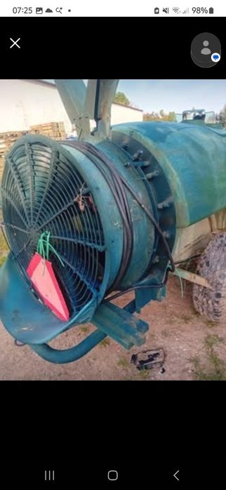 Depósito pulveriza 400 litros em bom estado 
Comando novo
bomba e caix