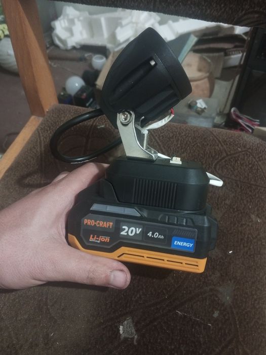 Ліхтар від акумулятора шуруповерта