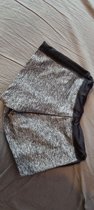Sprzedam spodenki adidas.