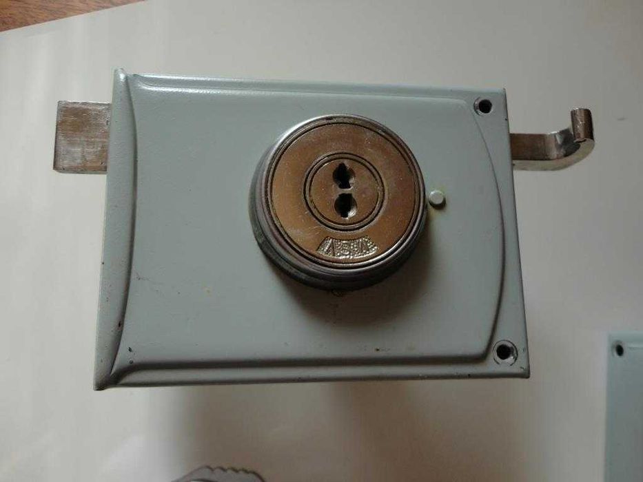 Fechadura sobrepor chave 2 entradas64551353773441121