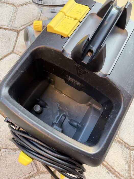 Миючий пилисос karcher 10/1