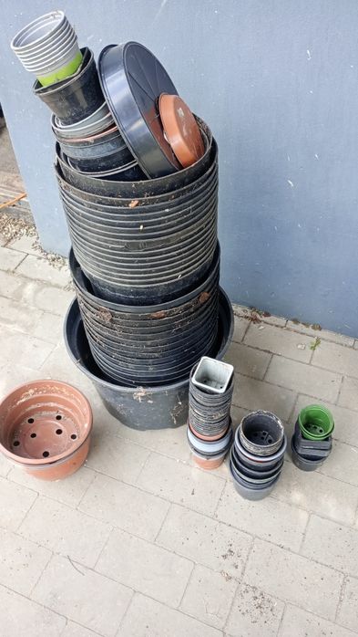 Oddam doniczki małe i duże