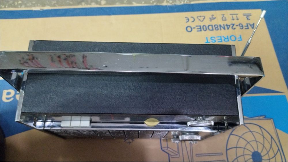 Продам старий приймач Sharp FV-1700
