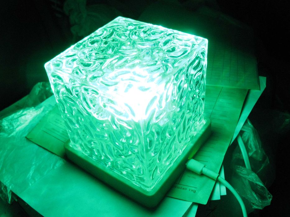 Проектор КУБ Настольная  лампа с эффектом водяной волны ночник