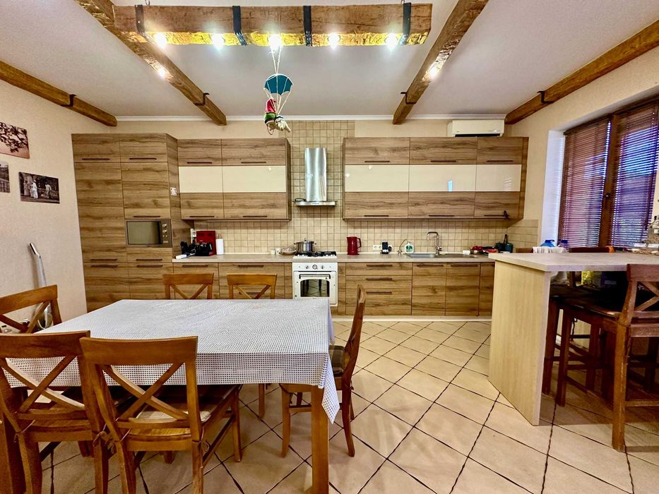 Будинок з ремонтом, меблями і технікою в передмісті Києва