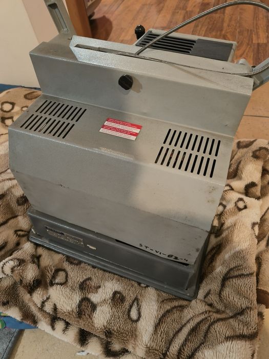 Sprzedam zabytkowy projektor filmowy