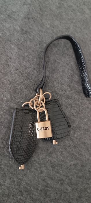 Брелок Guess на сумку,ключи