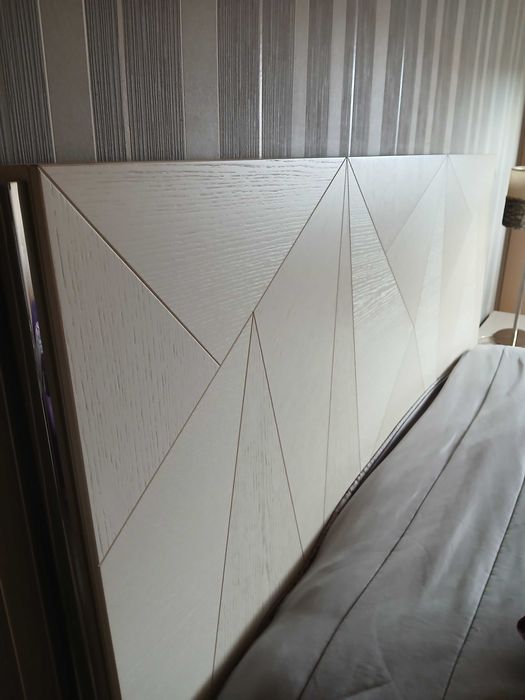 Cama casal com colchão, mesas cabeceira e cómoda - Octosólido