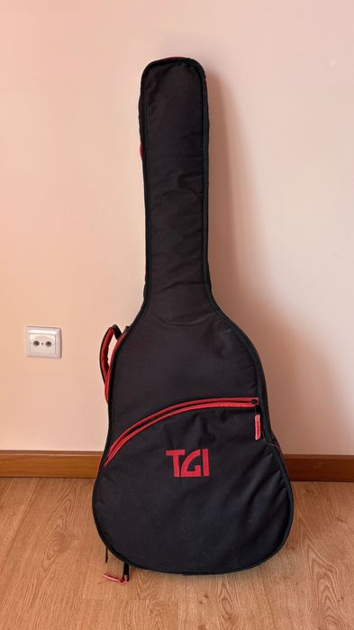 Guitarra acústica - usada poucas vezes