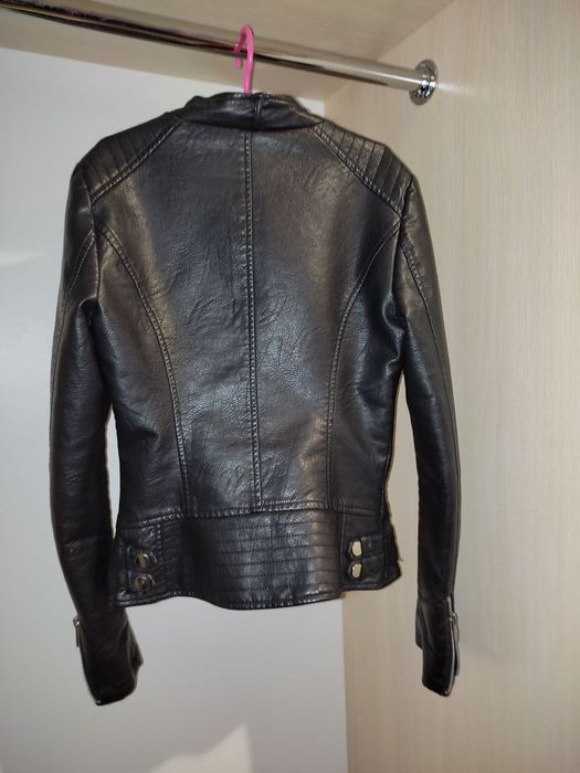 Шкіряна куртка              .