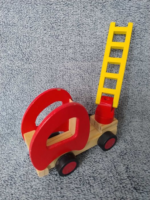 Drewniane auto / wóz strażacki