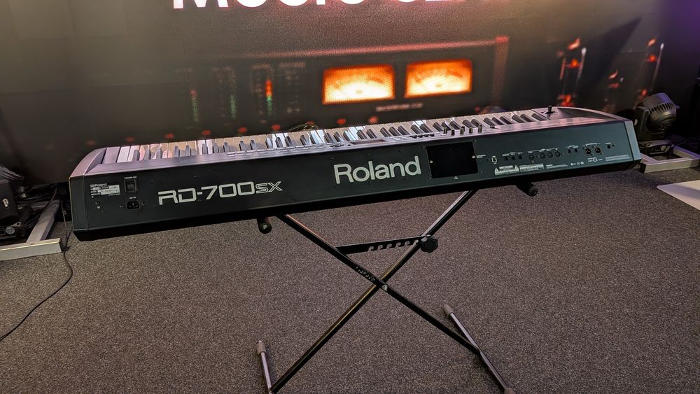 Profesjonalne pianino sceniczne - stage piano Roland RD-700SX (88 klawiszy)