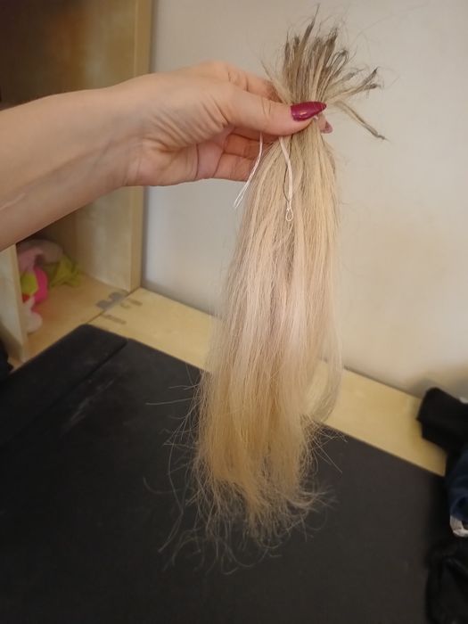 Włosy blond dziewicze