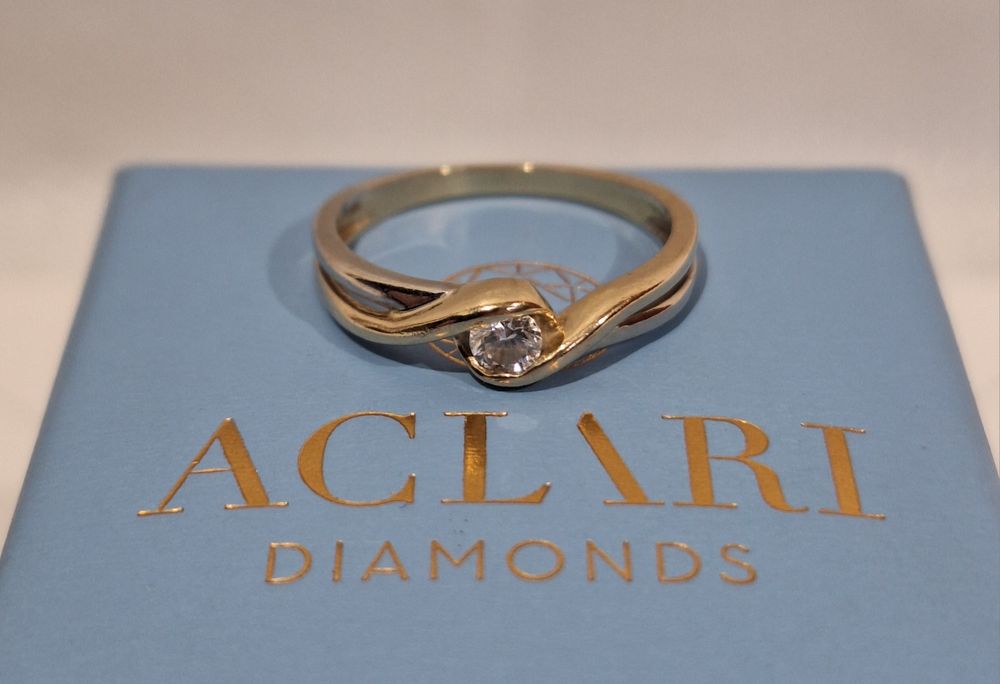 Złoty pierścionek z diamentem 0.14 ct proba 585
