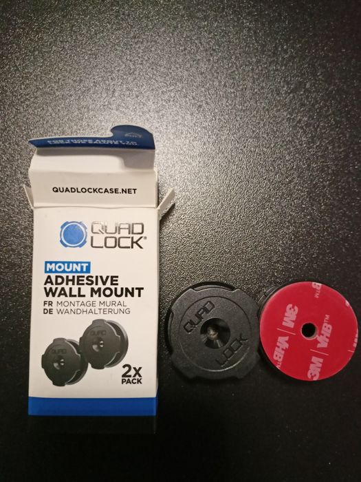 Samoprzylepny uchwyt Quad Lock.