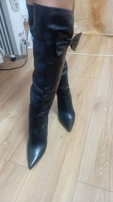 Черние сапоги модние,стильние,бомбезние