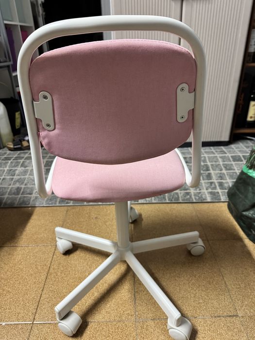 Cadeira IKEIA p/secretária criança, branco/rosa modelo ÖRFJÄLL